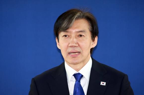 발언하는 조국 대표 - 조국혁신당 조국 대표가 8일 오전 서울 여의도 조국혁신당 당사에서 열린 황운하 의원 입당 기자회견에서 발언하고 있다. 연합뉴스