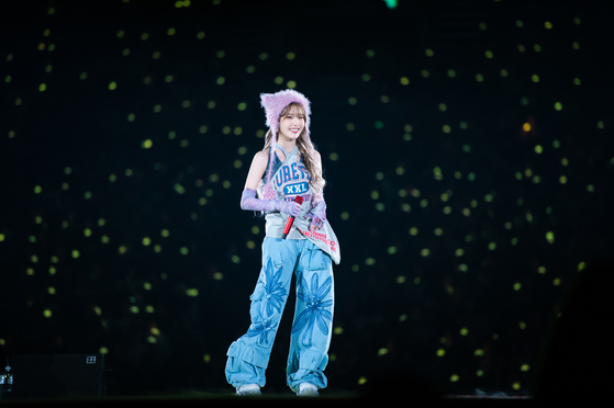 Singer-songwriter IU kicked off her first world tour ″H.E.R″ with performances at the KSPO Dome on March 2, 3, 9 and 10. [EDAM ENTERTAINMENT]