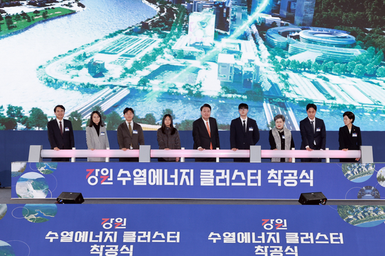 President Yoon Suk Yeol, center, takes part in a groundbreaking ceremony to build a hydrothermal energy cluster in Chuncheon at a gymnasium at the Gangwon State government building in Chuncheon, Gangwon, on Monday. [JOINT PRESS CORPS]
