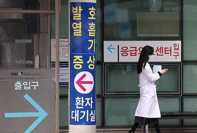 응급실 지나는 의사 / 사진=연합뉴스