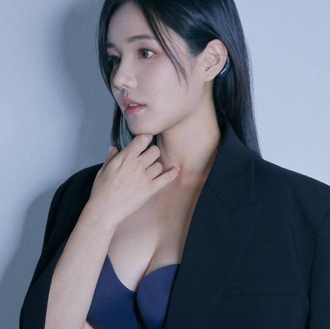 청각장애 유튜버 박은수 씨가 촬영한 화보. 약간의 노출이 있다. (사진=박은수 페이스북)