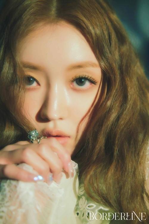 오마이걸 유아 (YooA)가 첫 싱글 앨범 ‘Borderline’을 발매하고 색다른 매력을 발산할 예정이다. 사진=RBW, WM엔터테인먼트