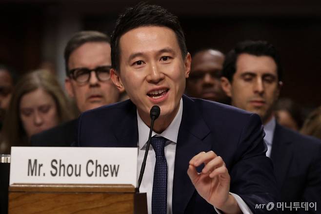 (워싱턴 AFP=뉴스1) 우동명 기자 = 쇼우 지 츄 틱톡 CEO가 31일 (현지시간) 워싱턴 의사당의 상원 법사위원회에서 열린 '빅테크와 온라인 아동 성착취 위기' 청문회에 출석을 하고 있다. 2024.2.1 ⓒ AFP=뉴스1 Copyright (C) 뉴스1. All rights reserved. 무단 전재 및 재배포, AI학습 이용 금지. /사진=(워싱턴 AFP=뉴스1) 우동명 기자