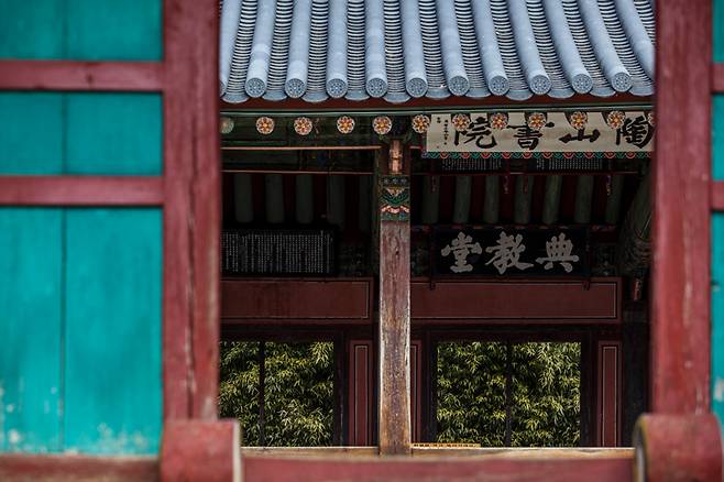 퇴계 이황이 설계한 도산서당과 그를 배향하는 공간이 공존하는 도산서원은 2019년 유네스코 세계문화유산에 등재되었다. ⓒKTX매거진 신규철