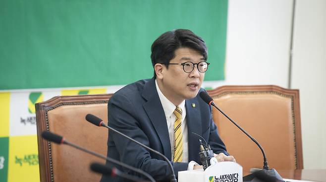 17일 녹색정의당 22대 총선 전략 발표 기자간담회에 참석한 김준우 상임대표. 녹색정의당 제공