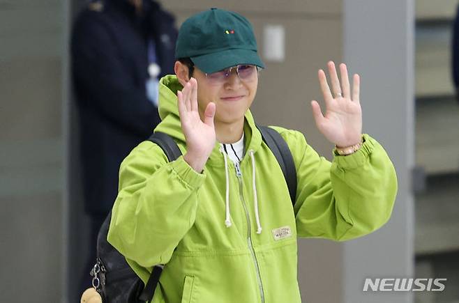 이강인이 19일 오후 인천국제공항 2터미널을 통해 귀국하고 있다. /사진=뉴시스