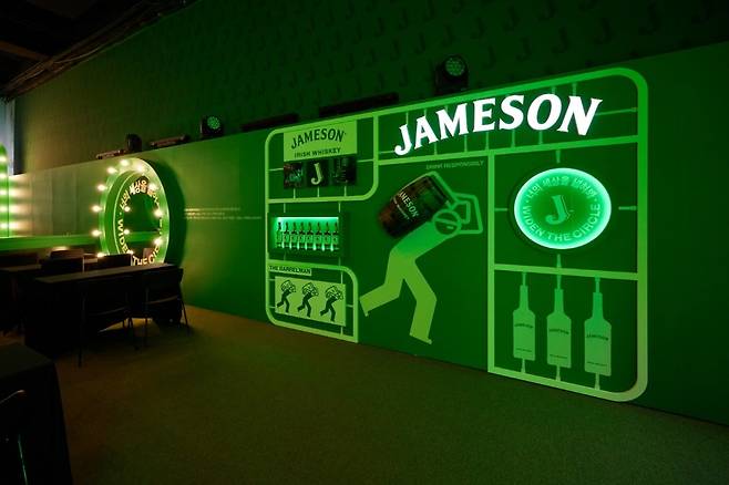 아이리쉬 위스키 제임슨 팝업 ‘제임슨 마당’ 내부. 사진=페르노리카코리아 제공