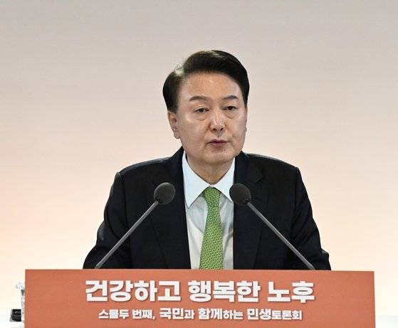 윤석열 대통령이 21일 강원 원주 건강보험심사평가원에서 열린 '국민과 함께하는 민생토론회-스물두 번째, 건강하고 행복한 노후'에 참석해 발언하고 있다. 대통령실사진기자단