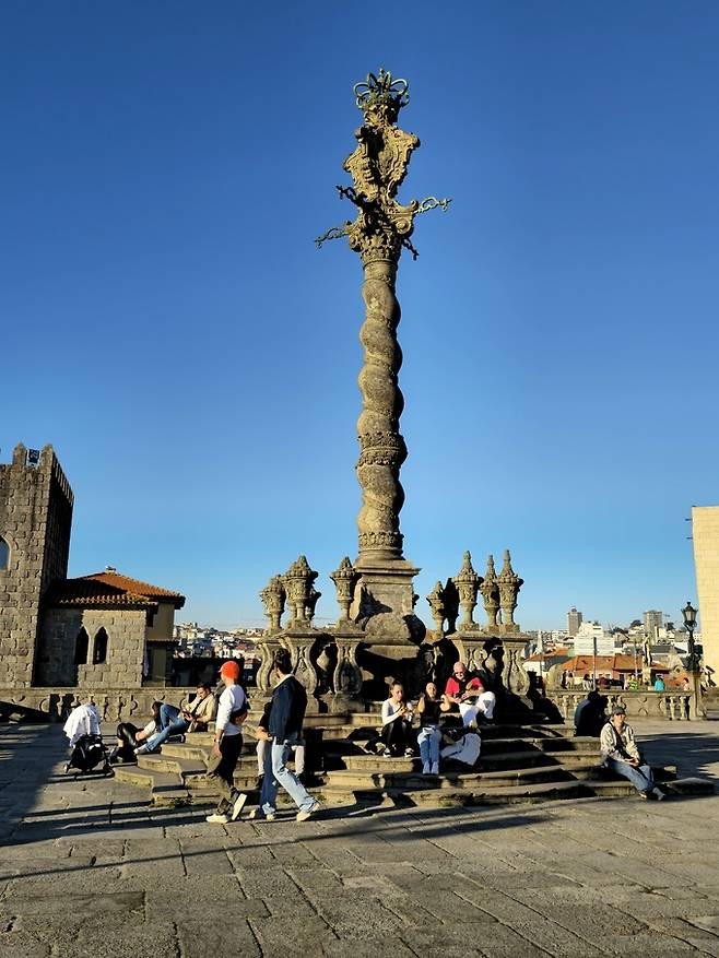 포르투 대성당 처벌 돌기둥 페로우리뇨.