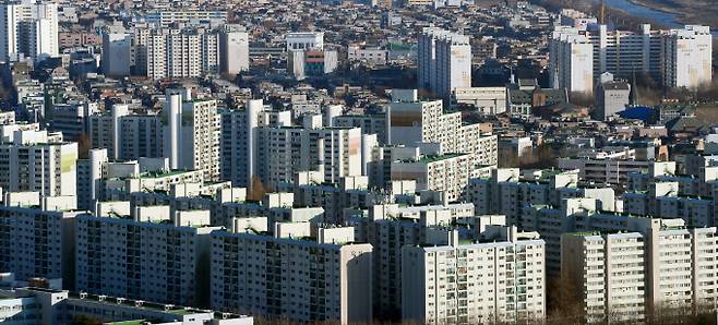 다음달 전국 아파트 입주 물량이 1만4154가구로 조사됐다. 사진은 서울시내 한 아파트 밀집 지역. /사진=뉴시스