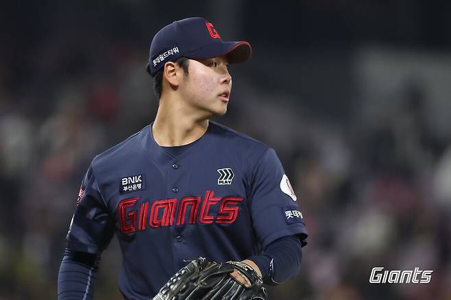 ▲ 김태형 감독은 고졸 신인 전미르에 대해 "“미르가 공도 괜찮고 승부가 나는 선수라 썼다. 그 페이스대로 던진다면 중요할 때도 나갈 수 있을 것”이라면서 칭찬했다. ⓒ롯데자이언츠