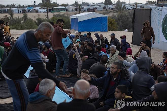 가자지구 남단 라파 지역에 몰린 피란민들 [EPA 연합뉴스 자료 사진. 재판매 및 DB 금지]
