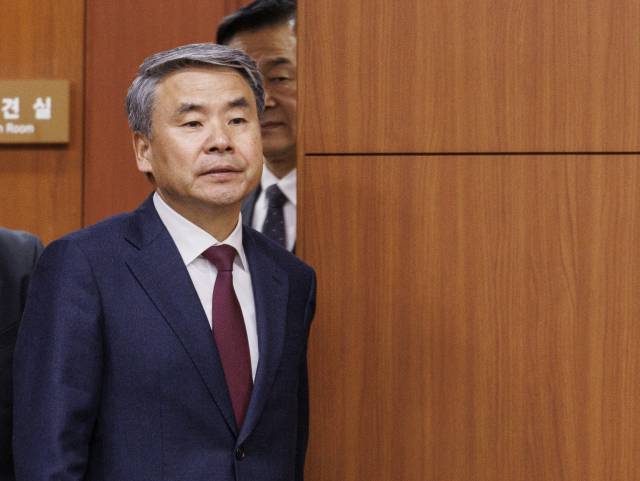 ▲이종섭 주호주 대사가 28일 오전 서울 종로구 외교부에서 열린 방위산업협력 주요 공관장 회의에 입장하고 있다. ⓒ연합뉴스