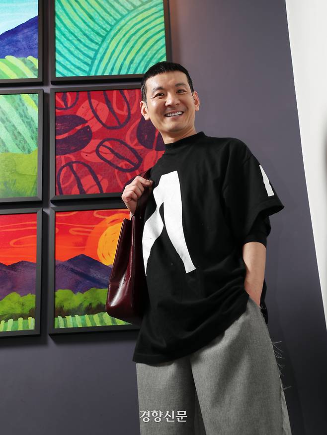 그의 가방 속 특수분장 팔레트. 준비 과정에서 스스로 해보는 분장도 그에겐 중요한 인물 모사 연습 과정이다. 정지윤 선임기자