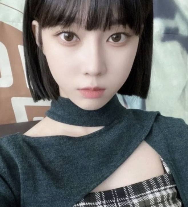 에스파 윈터가 보여주었던 앞머리 보브 스타일의 태슬컷 단발. 윈터 인스타그램.