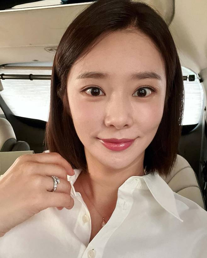 최근 화제의 tvn 드라마 '눈물의 여왕'에서 태슬컷 단발로 출연해 인기를 끌고 있는 이주빈. 이주빈 인스타그램.