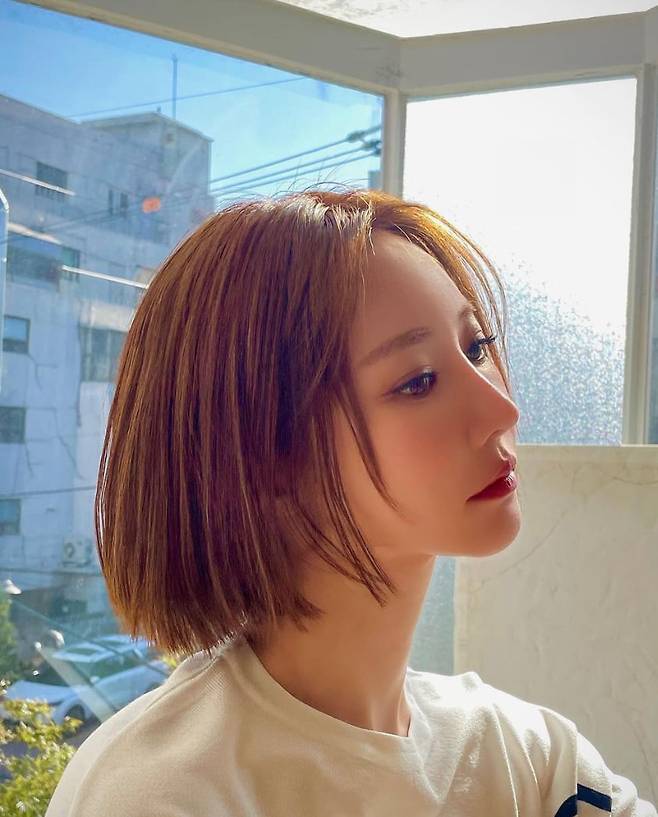 '단발여신'으로 손꼽히는 고준희. 현재의 보이시 쇼트 커트 스타일 전에 태슬 컷 단발 스타일을 선보였었다. 고준희 인스타그램.