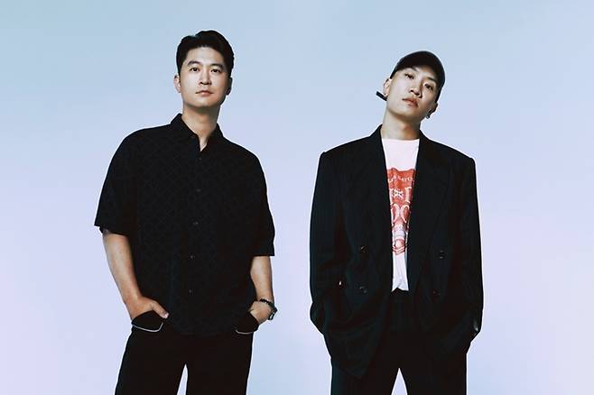 지난달 28일 정규 10집 '투 키즈 온 더 블럭'을 발매한 힙합 듀오 다이나믹 듀오. 아메바컬쳐 제공