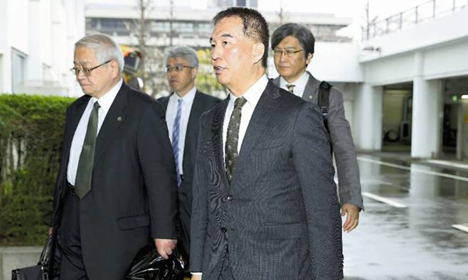 지난 3일 일본 국회 재판관탄핵재판소에 출석하는 오카구치 기이친 전 재판관(앞 줄 오른쪽). 요미우리신문 홈페이지 캡처