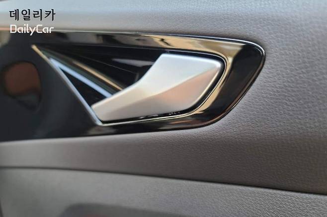 폭스바겐 전기 SUV ID.4 (도어 패널)