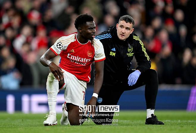 ▲ 아스널은 10일 오전 4시(한국시간) 영국 런던 에미레이츠 스타디움에서 바이에른 뮌헨과 2023-24시즌 유럽축구연맹(UEFA) 챔피언스리그(UCL) 8강 1차전에서 2-2로 비겼다. 홈에서 승리를 따낸 뒤 2차전 원정길에 들어가고픈 이들이었지만 일단은 무승부에 만족해야 했다. 부카요 사카는 경기 끝나고 심판에게 달려가 억울함을 토로했지만 영국 현지 반응은 "페널티 킥을 주지 않은 것이 옳은 판정이었다. 처음엔 페널티 킥이라고 생각했지만 리플레이를 보니 사카가 노이어와 접촉을 했다. 노이어는 달려갔다가 멈췄고, 오히려 사카가 노이어를 걷어찼다. 심판은 좋은 판정을 했다”라며 차가웠다