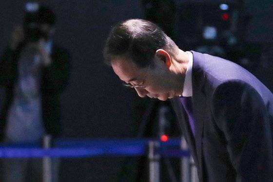 한덕수 국무총리가 11일 오전 서울 서대문구 대한민국 임시정부 기념관에서 열린 '제105주년 대한민국 임시정부수립 기념식'에서 기념사를 마치고 자리로 향하고 있다. 한 총리는 제22대 국회의원 선거 참패 뒤 국정 쇄신을 위해 윤석열 대통령에게 사의를 표명했다. 뉴스1