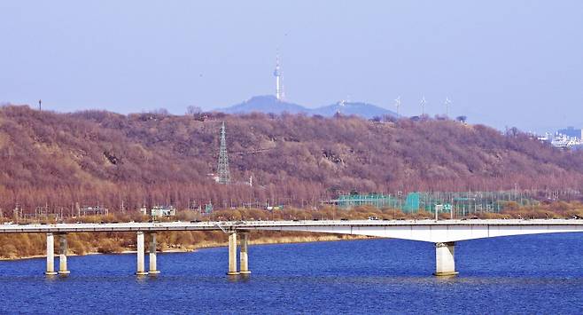 궁산 소악루에서 본 풍경. 한강과 남산.