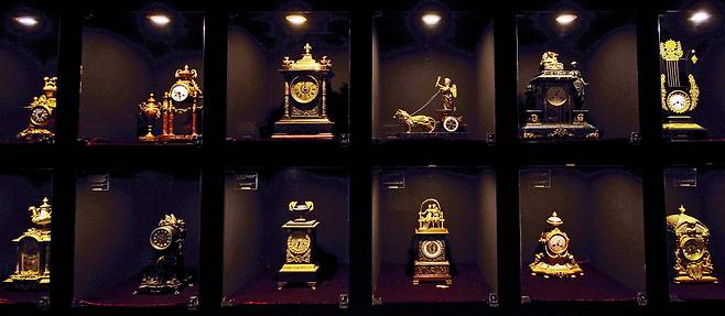 타임뮤지엄에 전시된 100년~200년 전 유럽의 시계들