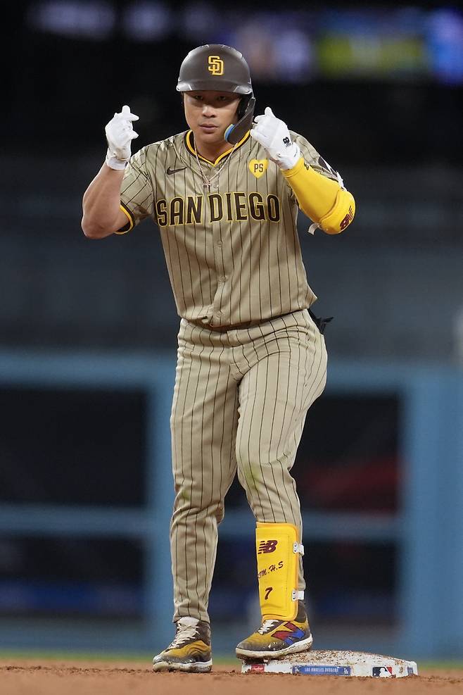 샌디에이고 파드리스 김하성이 15일(한국시각) LA 다저스전에서 4개의 볼넷을 얻어 자신의 한 경기 최다 기록을 수립했다. AP연합뉴스