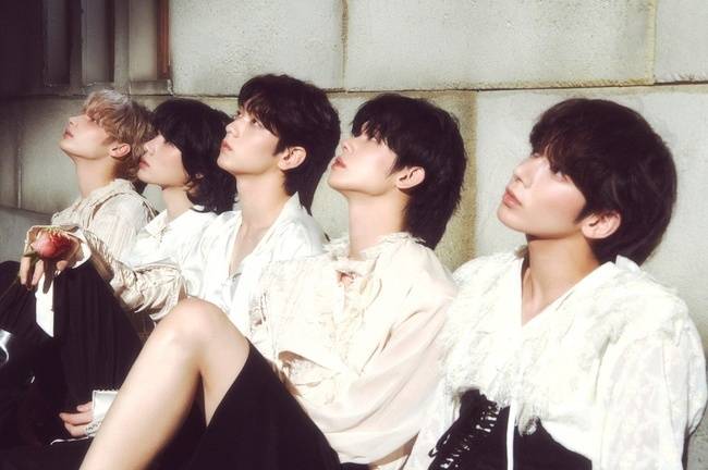 사진=왼쪽부터 휴닝카이, 범규, 수빈, 연준, 태현/빅히트 뮤직 제공