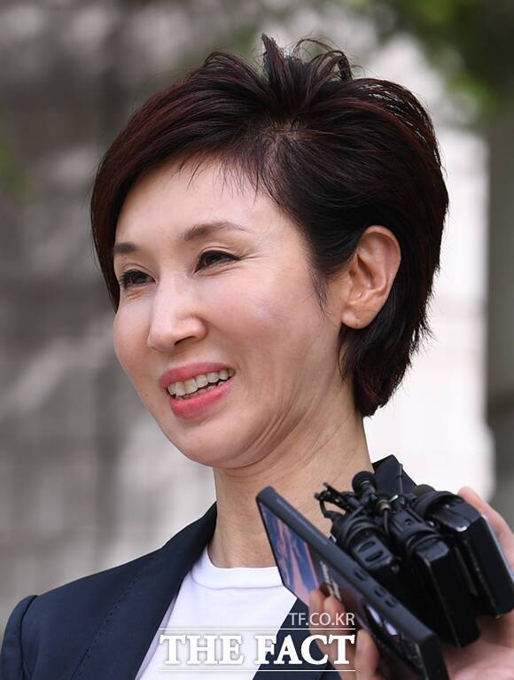 노소영 아트센터 나비 관장이 재판 종료 후 취재진의 질문에 답하고 있다. /이새롬 기자