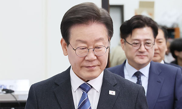 더불어민주당 이재명 대표가 지난 15일 국회에서 열린 최고위원회의에 참석하고 있다. 연합뉴스