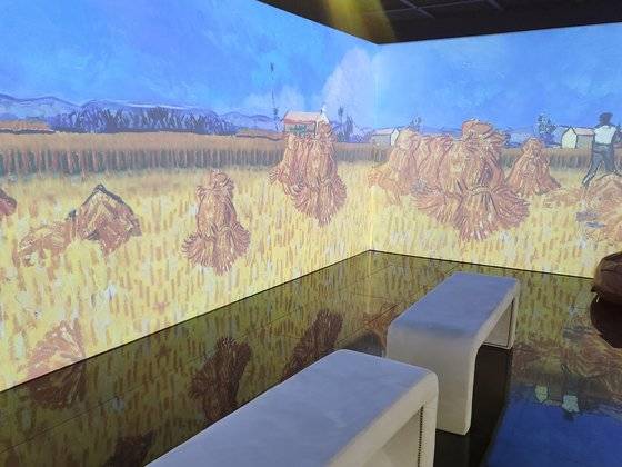 인제 기적의도서관 한쪽에 마련된 '미디어아트' 공간. 사진 서혜빈 기자