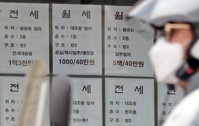 지난달 서울 아파트 전세가격 전망지수가 전월대비 4.5포인트 상승한 110.8을 기록했다. 사진은 서울시내 한 공인중개업소. /사진=뉴시스