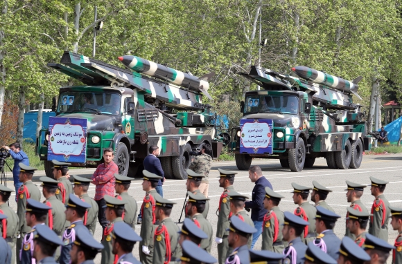 이란 군사 퍼레이드 - 이란의 중거리 미사일 ‘나자트’가 2024년 4월 17일(현지시간) 이란 테헤란 북부의 한 군부대에서 연례 군의 날 기념 행사 동안 선보여지고 있다. / 사진=EPA 연합뉴스