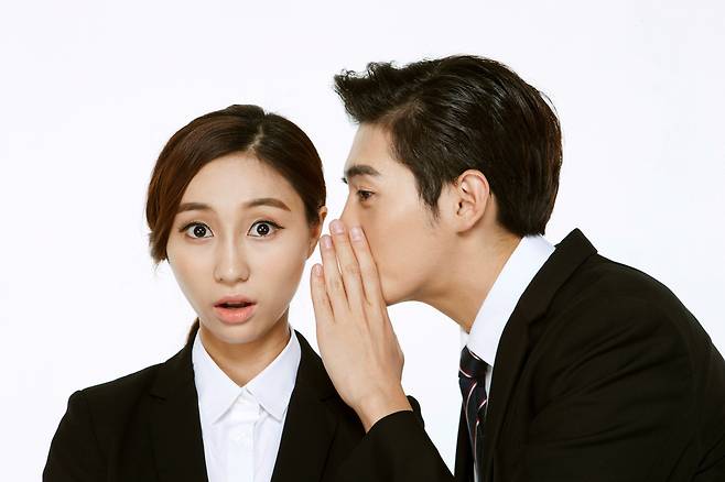 뒷담화를 유독 자주 하는 사람들이 있다./사진=클립아트코리아