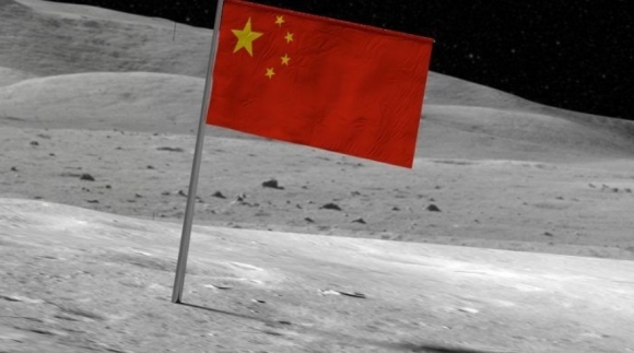 달 표면에 꽂힌 중국 국기 상상도. 자료사진