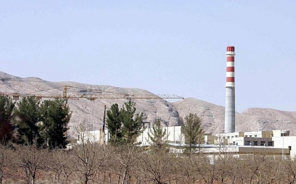 이란의 우라늄 변환 시설 타워가 2005년 8월 8일(현지시간) 수도 테헤란 남쪽 이스파한 시 바로 외곽에서 보인다. / 사진=AP 연합뉴스