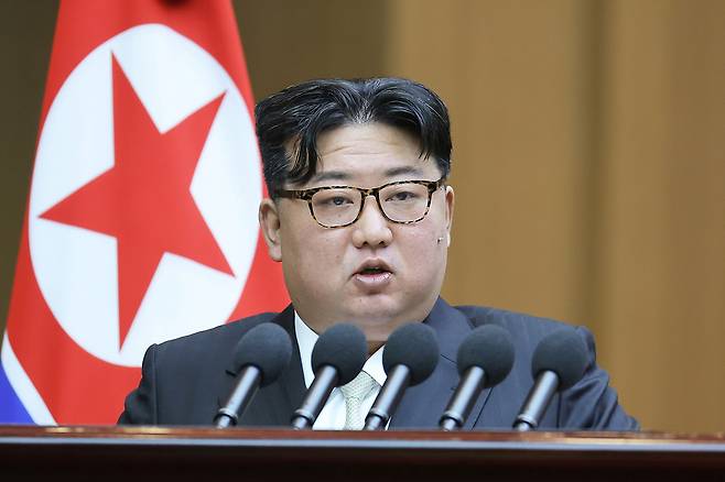 1월15일 김정은 북한 국무위원장이 최고인민회의 제14기 제10차 회의에서 발언하고 있다.ⓒ평양 조선중앙통신