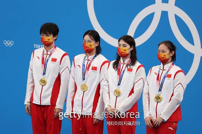 사진은 지난 2021년 도쿄 올림픽 당시 여자 계영 800m에서 금메달을 목에 건 중국 수영 대표팀 선수들. 사진=게티이미지