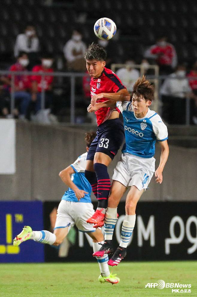 세레소 오사카에서 활약 중인 니시오(사진 왼쪽). 사진=AFPBBNews=News1