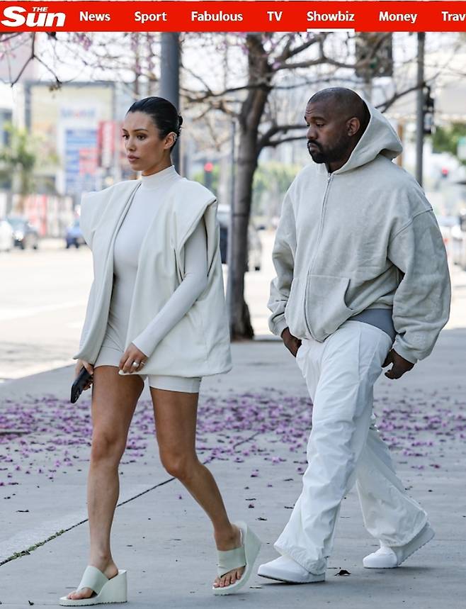 팝스타 칸예 웨스트(오른쪽)와 비앙카 센소리 부부. 사진 | 더썬