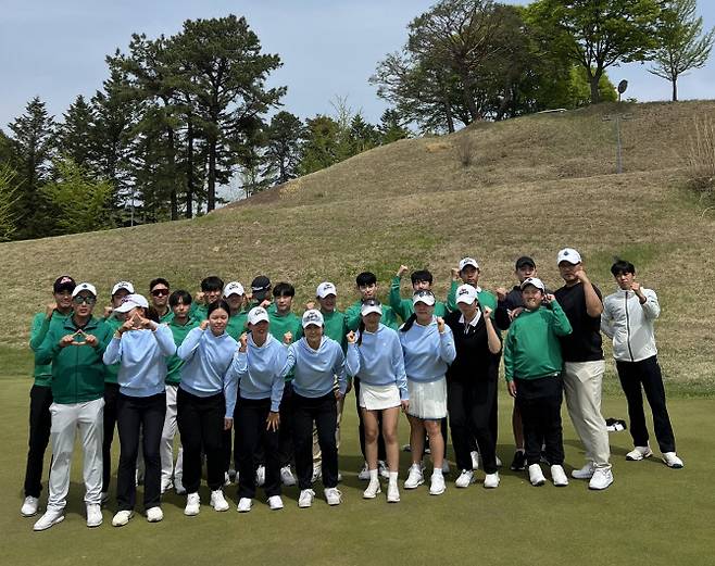 클리브랜드 골프웨어를 입은 지산 골프 아카데미 학생들(사진=클리브랜드 골프웨어 제공)