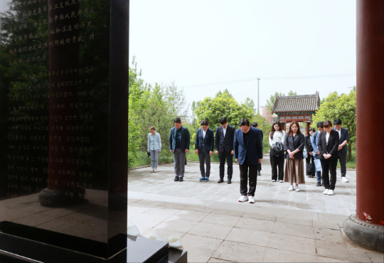 이장우 대전시장은 해외 공무출장 3일차인 23일 중국 시안시에 위치한 한국광복군 제2지대 기념공원에 방문해 순국선열의 넋을 기렸다. 대전시 제공.