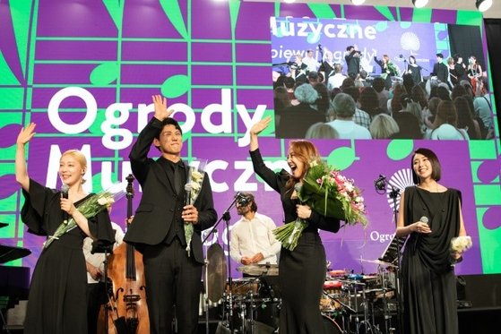 2022년 7월 폴란드에서 열린 바르샤바 뮤직 가든스 페스티벌에서 한국 창작 뮤지컬 '마리 퀴리'가 그랑프리인 '황금물뿌리개상'을 받았다. 제공 라이브