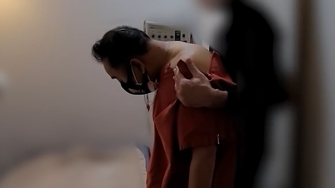 이봉주가 치료 받는 모습 / 사진 = 유튜브 RUNKOREA-런코리아