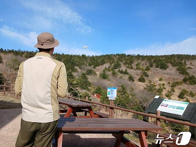 드론 순찰 장면(지리산국립공원 경남사무소 제공).