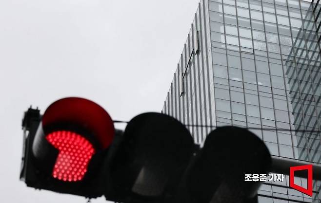 하이브가 그룹 뉴진스가 속한 자회사 어도어 경영진에 대한 감사에 착수하는등 갈등이 빚어지고 있다. 사진은 용산 하이브사옥. 사진=조용준 기자 jun21@