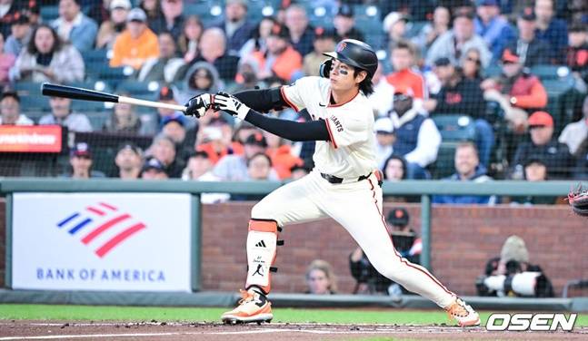 샌프란시스코 자이언츠 이정후가 지난 4월 9일 워싱턴 내셔널스전에서 1회말 안타를 날리고 있다.