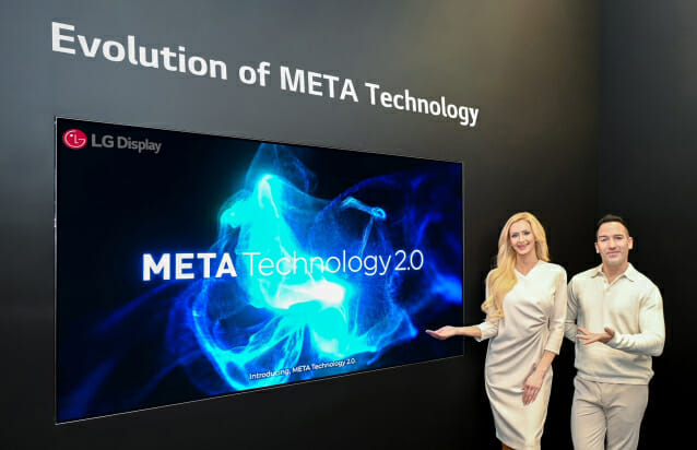 LG디스플레이 모델이 '메타 테크놀로지 2.0 기술이 적용된 OLED를 선보였다.